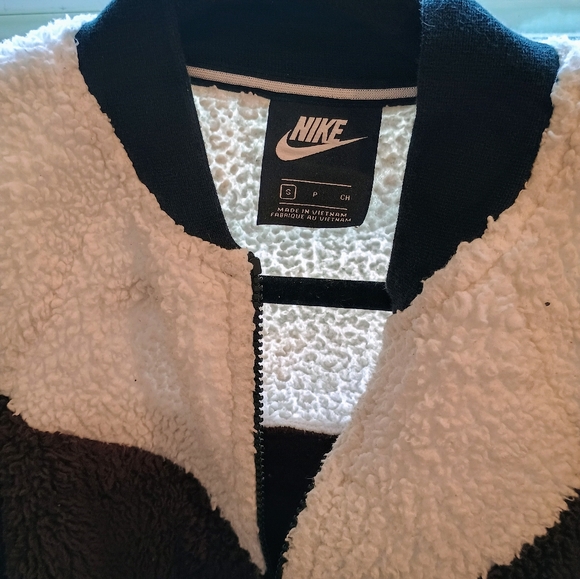 Nike Fuzzy Workout Bomber Jackets Sherpa size Small 2 color options - Picture 8 of 9